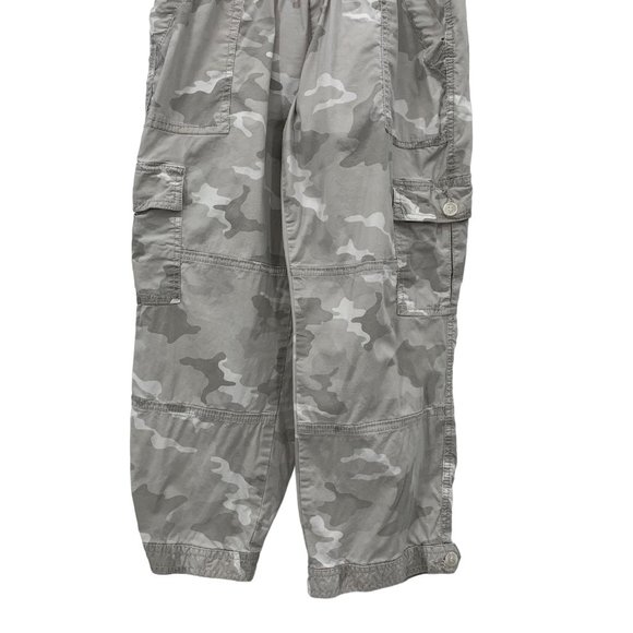A Pea in the Pod Size Large Maternity Cropped Cargo Camouflage Casual Pants - Picture 3 of 9
